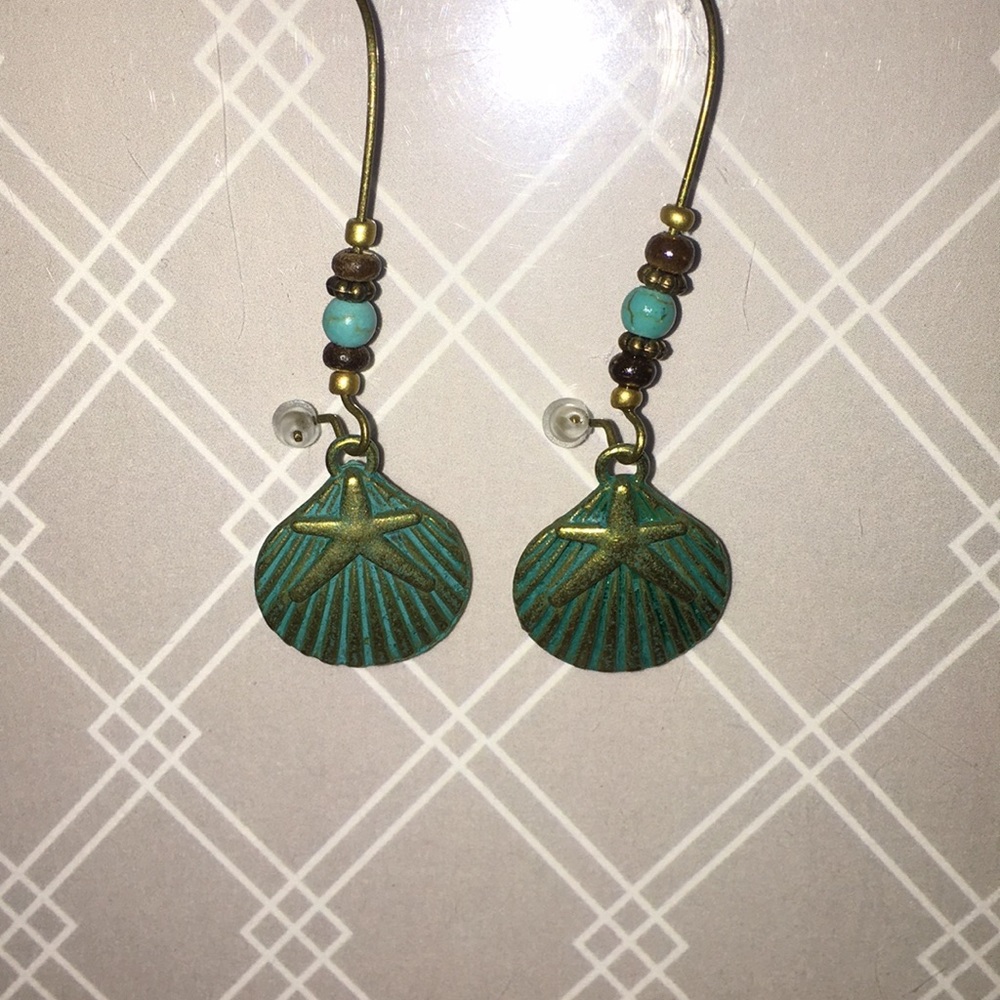 ⭐️ Antiqued Brass Dangle earrings